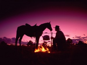 campfire_cowboy_Wild_West_Even_2560x1920_wallpaperhi.com